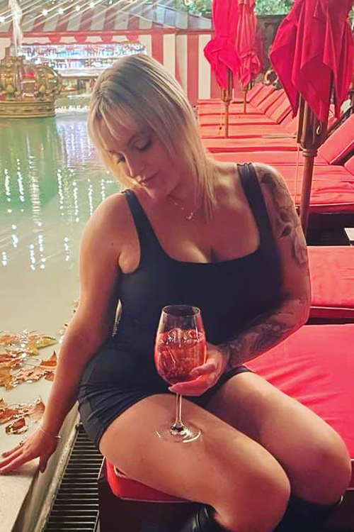Ibiza tops - Escorts - CAROLINA